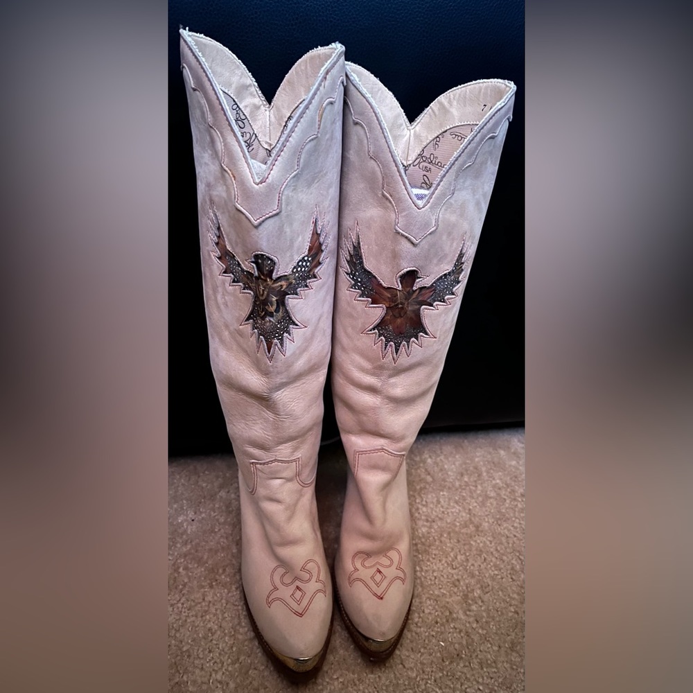 Vintage Zodiac 7M Woman’s suede boots.
